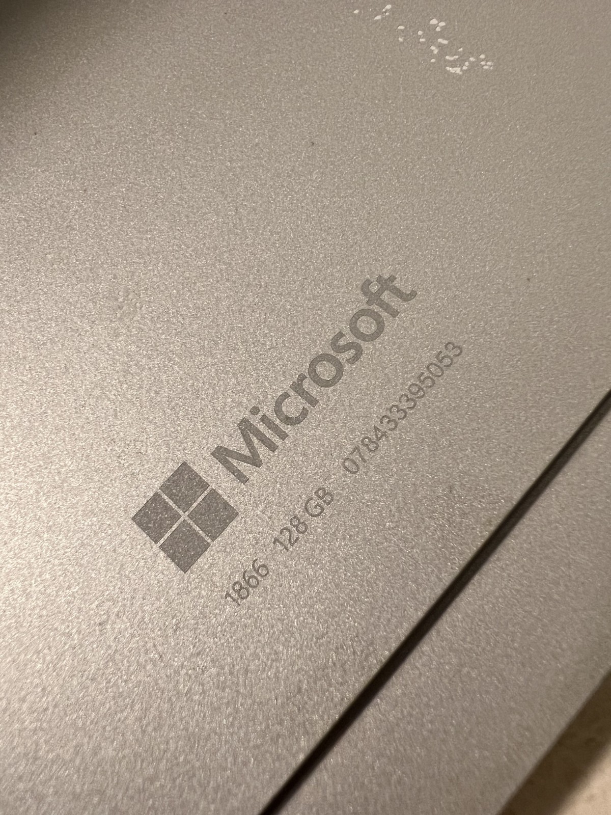 Microsoft Surface Pro 7 1866 12″ i5 1.1GHz 8GB 128GB No Screen For Repair *READ*