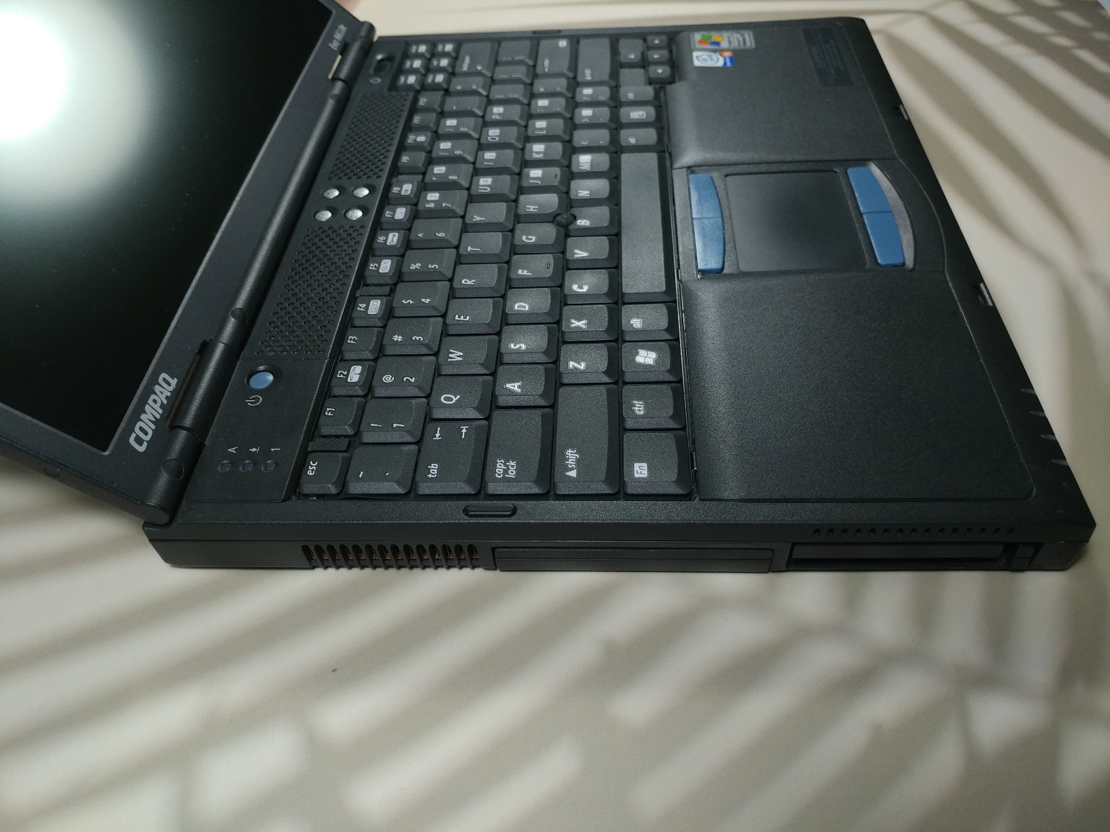 Vintage COMPAQ EVO N610C | PENTIUM 4 1MB RAM 40GB HDD | XP Boot | READ !!!