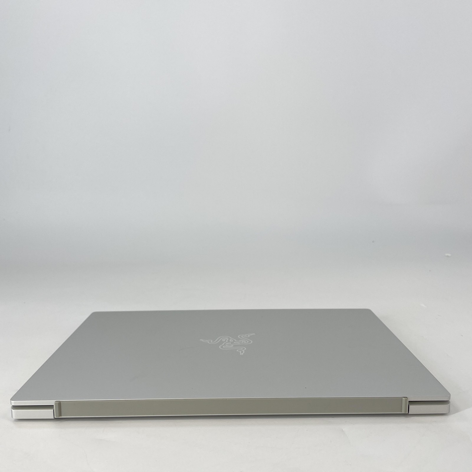 Razer Book 13.4 Silver 59Hz UHD+ TOUCH i7-1165G7 2.80GHz 16GB 1TB SSD Very Good
