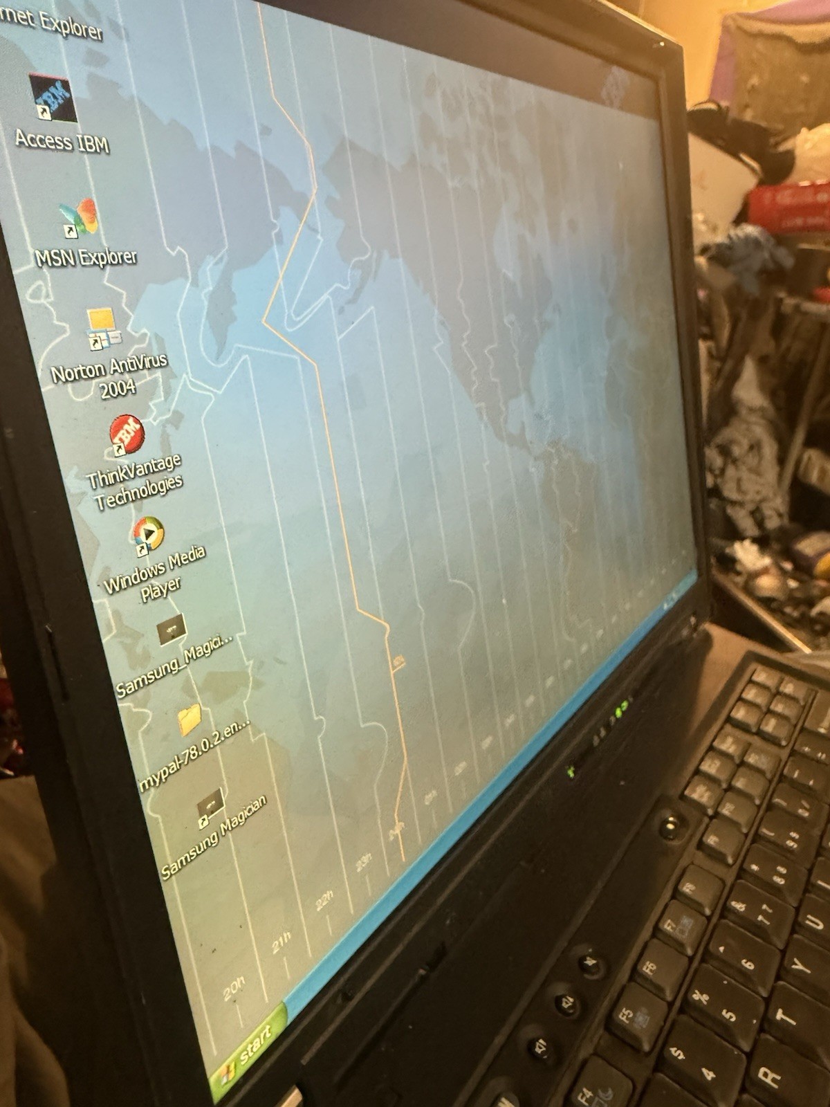 IBM ThinkPad T42 15 FlexView IPS Radeon 9600 Windows XP Retro Gaming Laptop