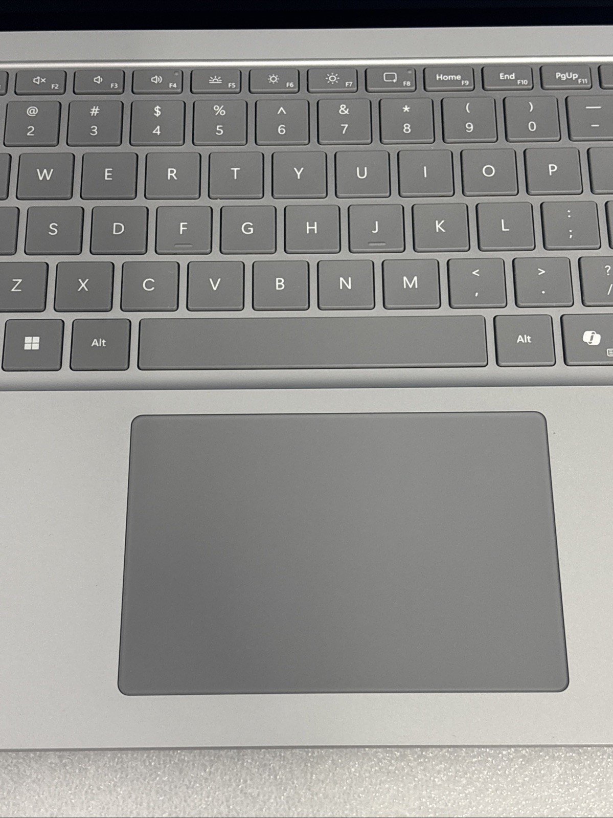 Microsoft Surface Laptop 6 13.5″ (1TB, Ultra 7, 32GB Ram) – Platinum