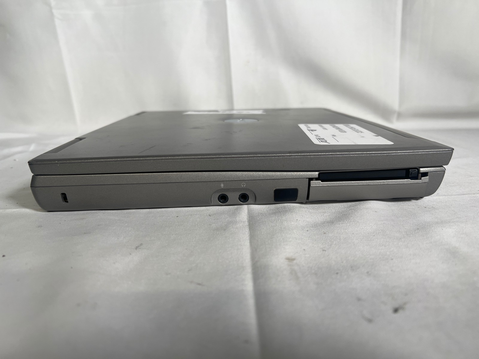 Dell Latitude D610 Pentium M 1.73GHz 2GB 14.1″ No Charger