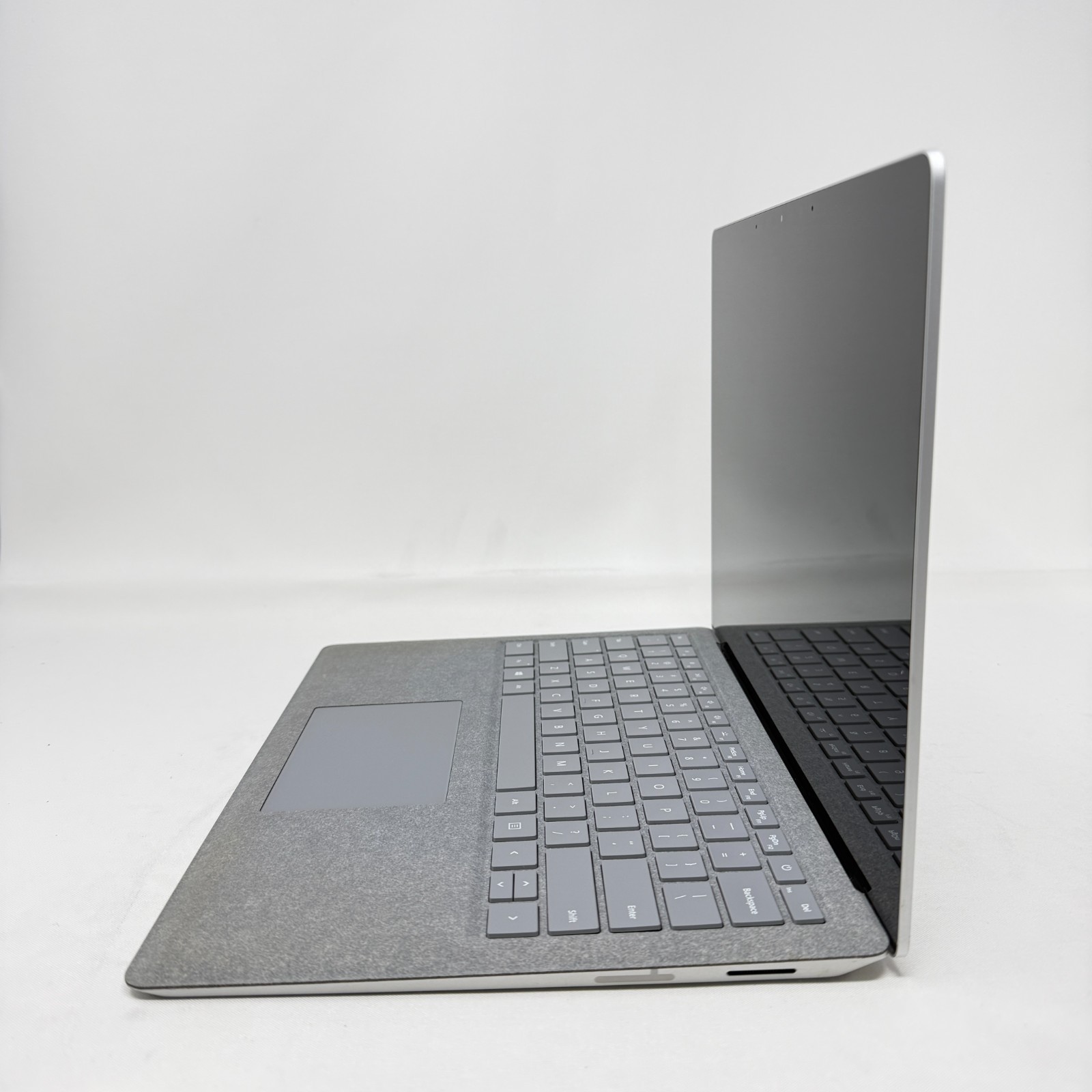 Microsoft Surface Laptop 2 8GB RAM 256GB SSD Intel Core i5-8350U@1.7GHz