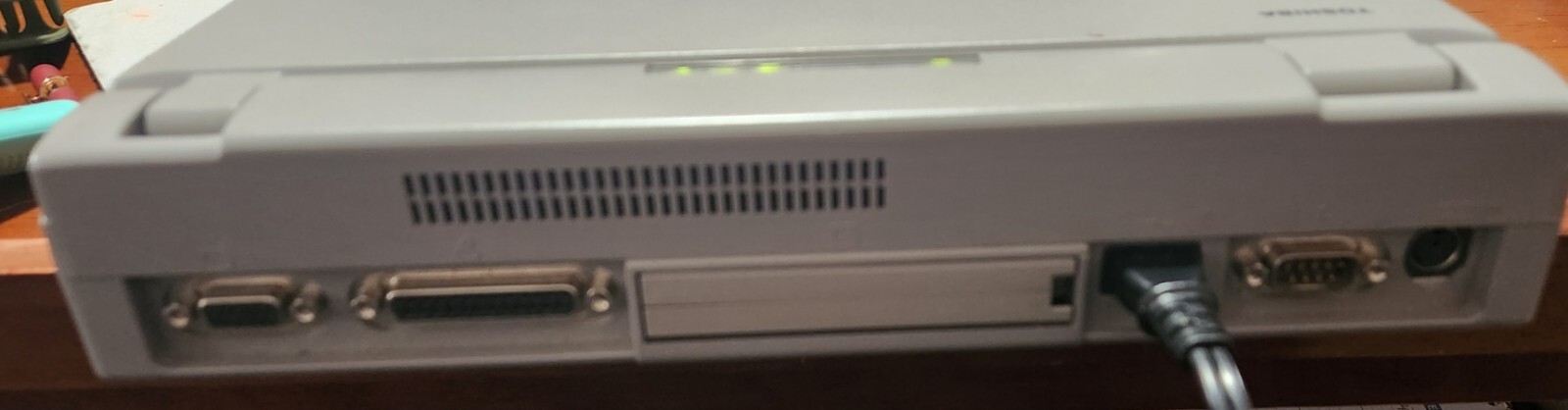 1995 Toshiba satellite loptop 100CS TURNS ON !!!