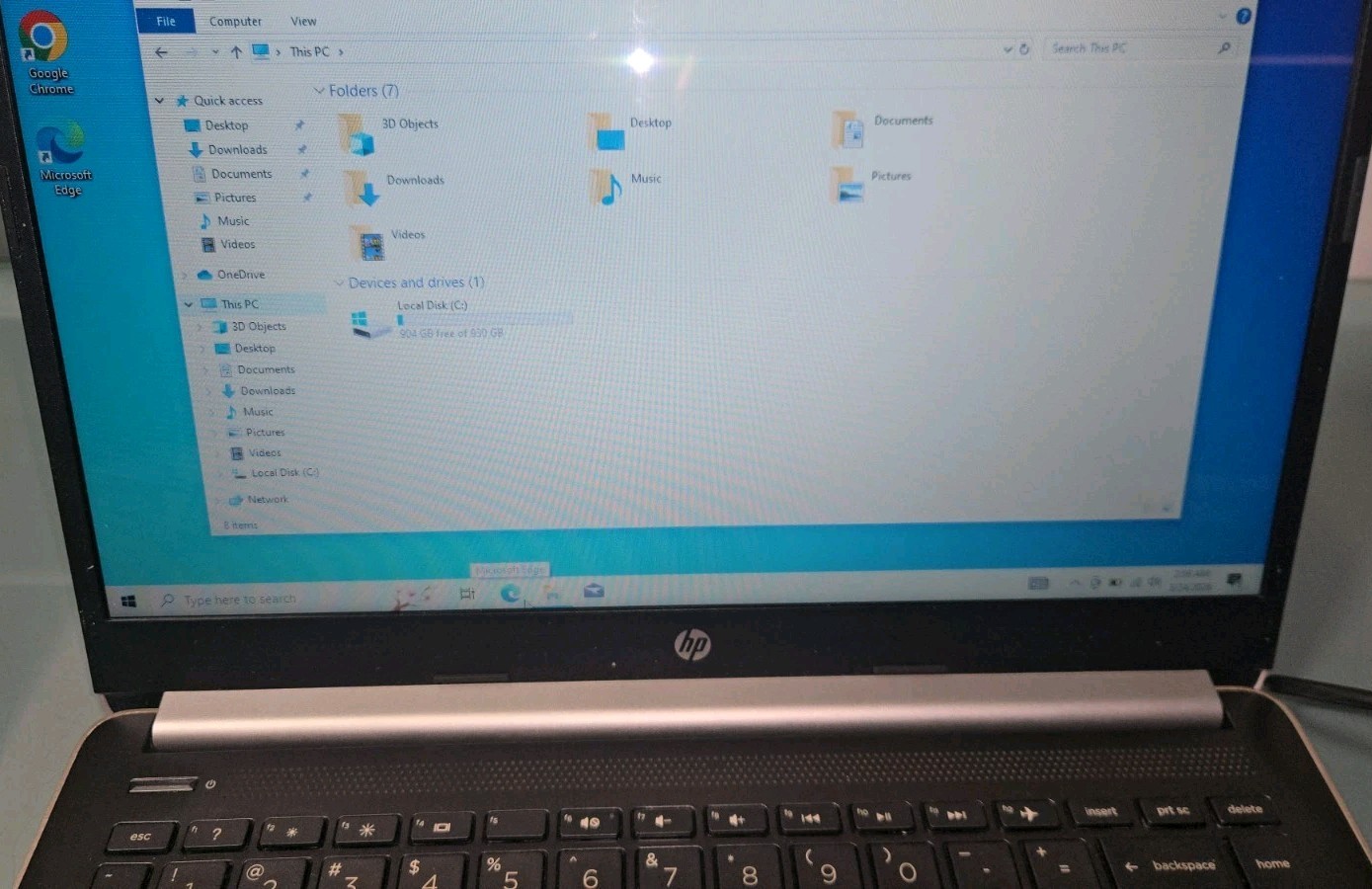 HP Notebook 14-cf0013dx 14″ Laptop Core i3-8130U @2.20GHz 8GB RAM, 1TB HDD, READ