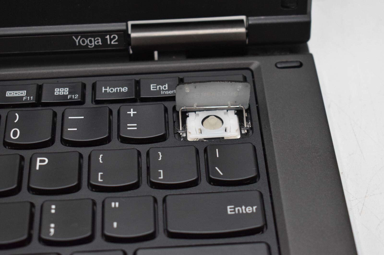12.5″ Lenovo YOGA 12 2-IN-1 Laptop i3-5005U @ 2.00GHz 4GB RAM 128GB SSD *READ*
