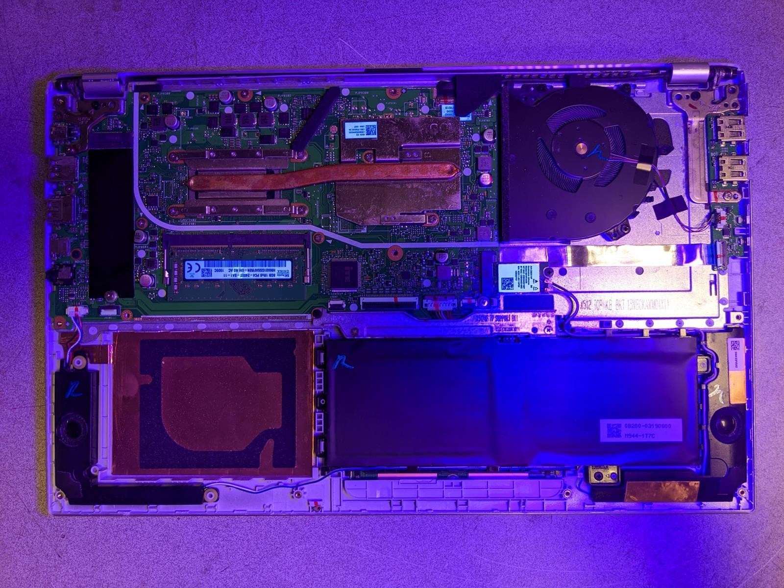 ASUS X512F i7-8565U @ 1.8GHz, 8GB RAM, NO HDD/OS – (FOR PARTS)