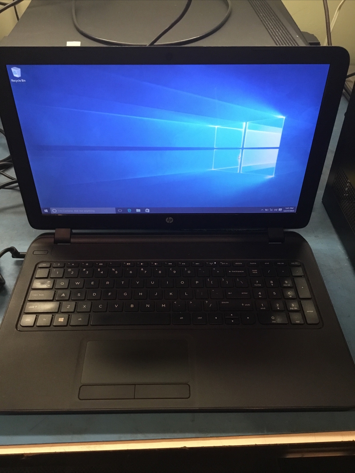 HP 15-f305dx 15.6in. (500GB, AMD, 2GHz, 4GB) Windows 10, E1