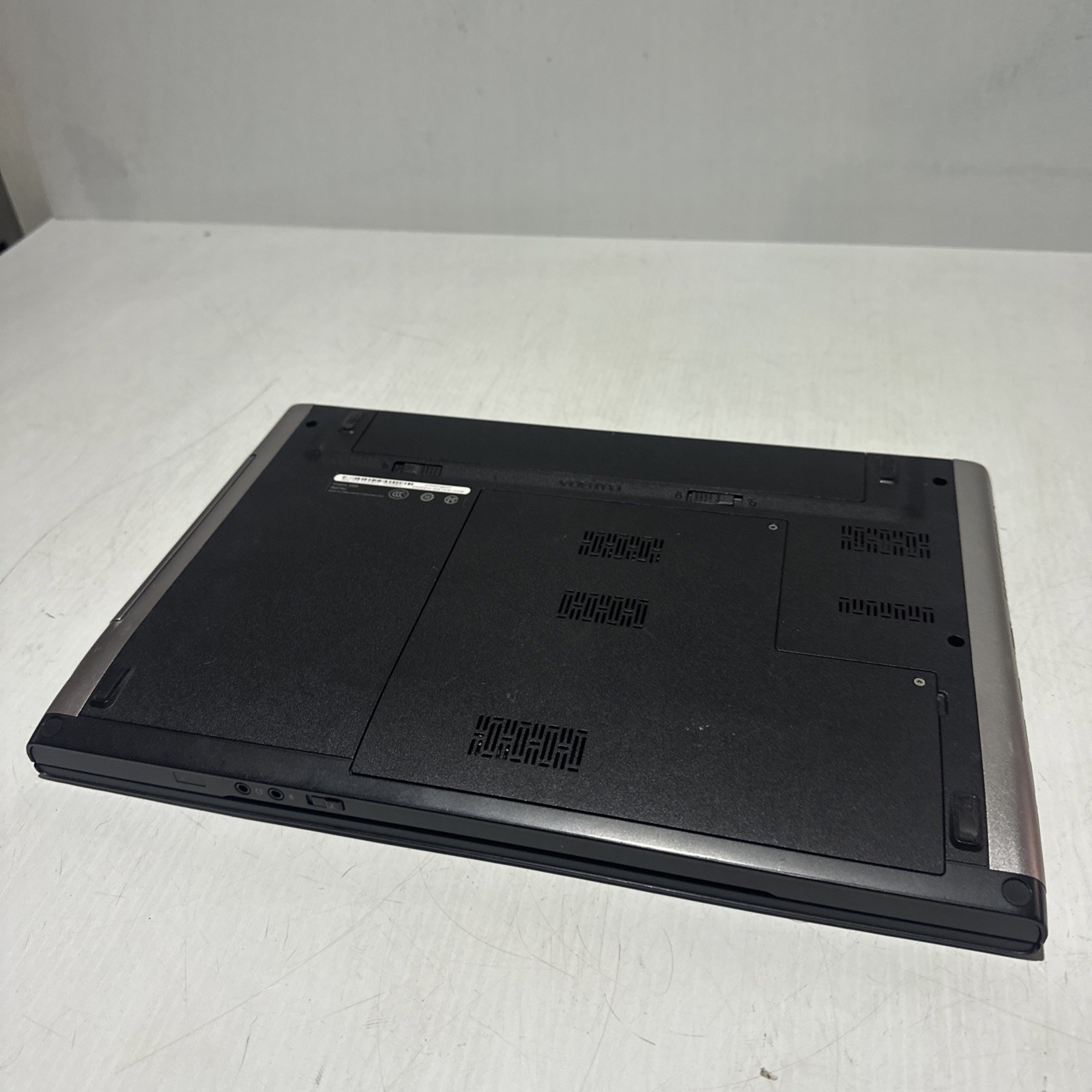 Dell Vostro 3500 15″ Laptop i3 M350 3gb Ram 320gb HDD Windows 10 Home No P/S