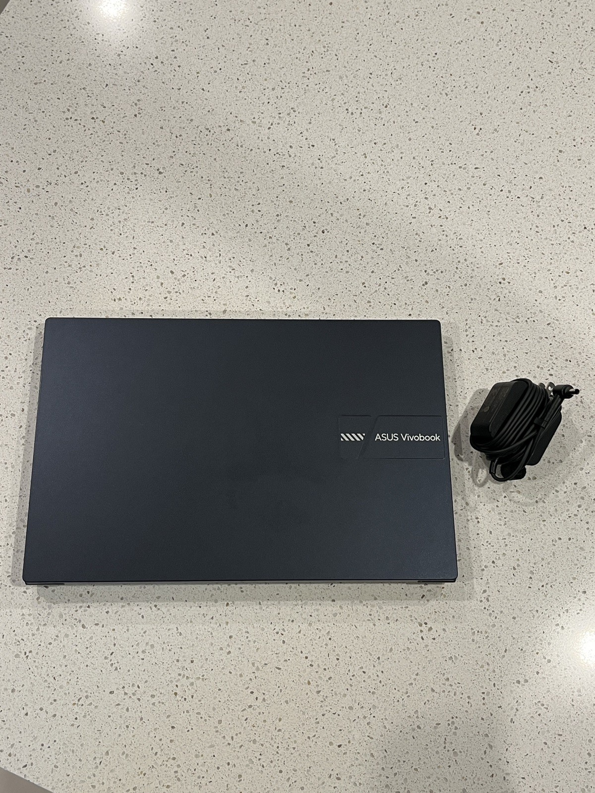 ASUS VivoBook X1404 14″ Intel Core i3-1215U 8GB RAM 256GB SSD NVMe