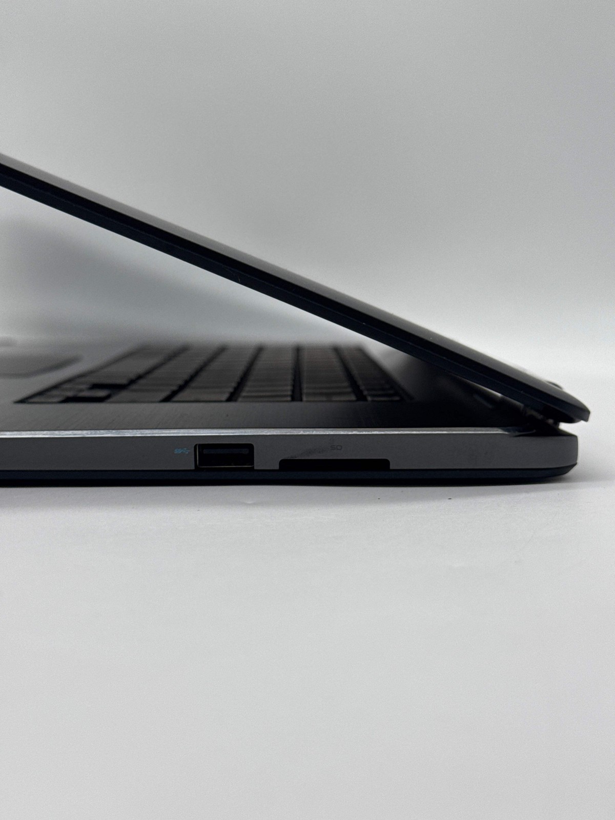 Dell Inspiron 15-7568 i3-6100U 4GB RAM 500GB HDD – For Parts (Read DESC)