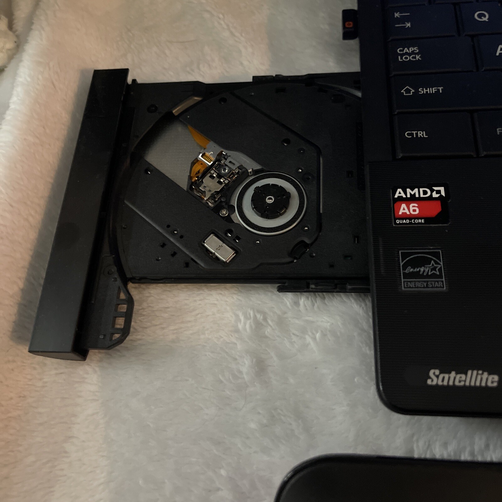 Toshiba Satellite C55D-A 4GB AMD A6-5200 APU W/ Radeon(TM) Graphics 2.00 GHz