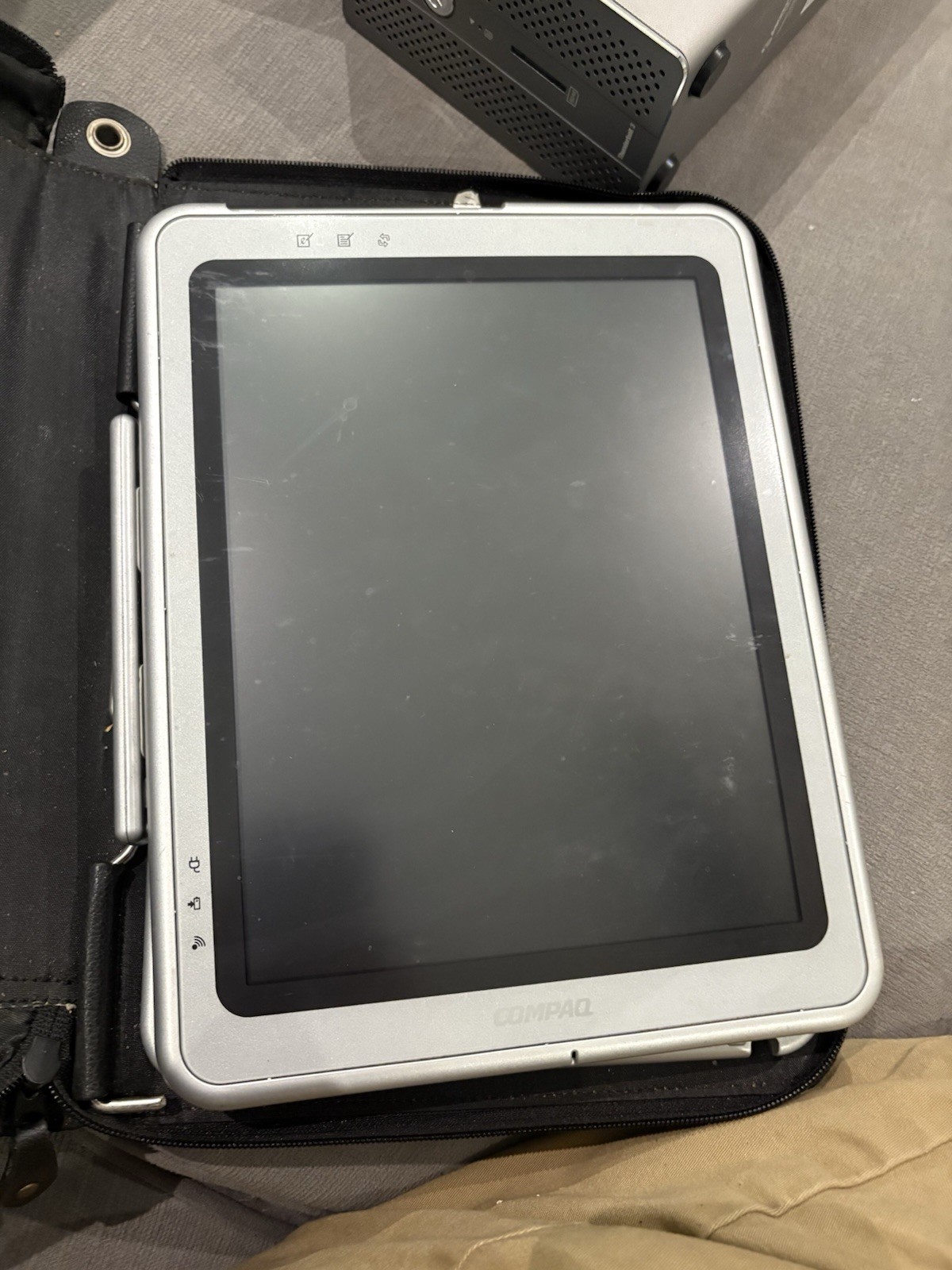 HP Compaq tc1100 Tablet PC Pentium M 1GHz 512MB Keyboard Case Stylus *UNTESTED*