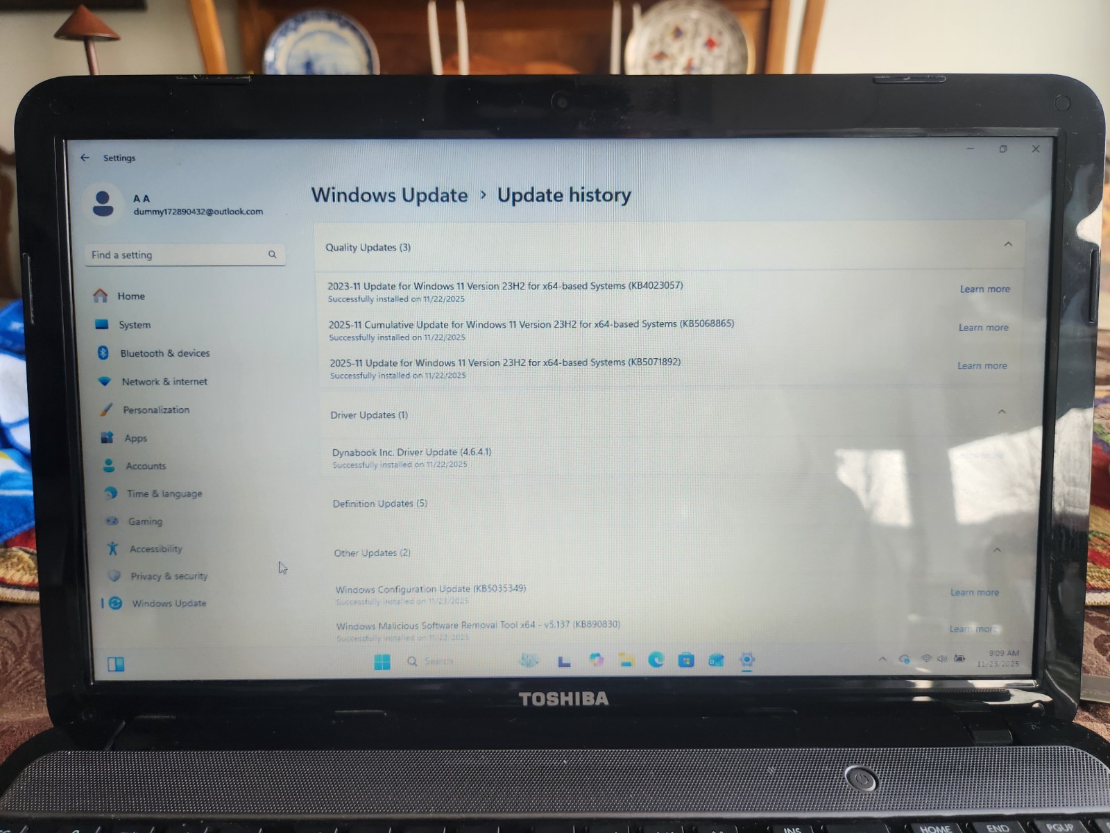 15.5″ Toshiba Satellite L855 Laptop Intel Core i7 2.40GHz 6GB DDR3 700GB Win 11