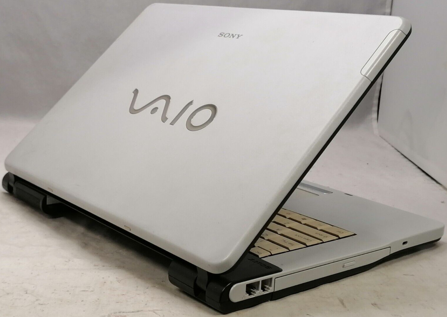 FOR PARTS 15.4″ Sony VAIO VGN-FS640/W (Pentium M 730 1.60 GHz/512MB RAM/NO HDD)