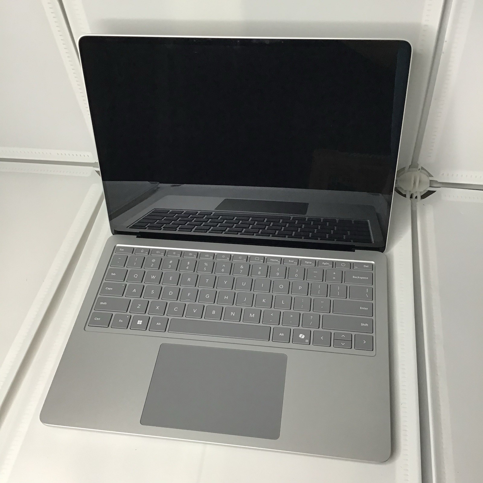 Microsoft Surface Laptop 7th Edition 13.8″ Snapdragon X 3.4GHz 16GB RAM 256 GB