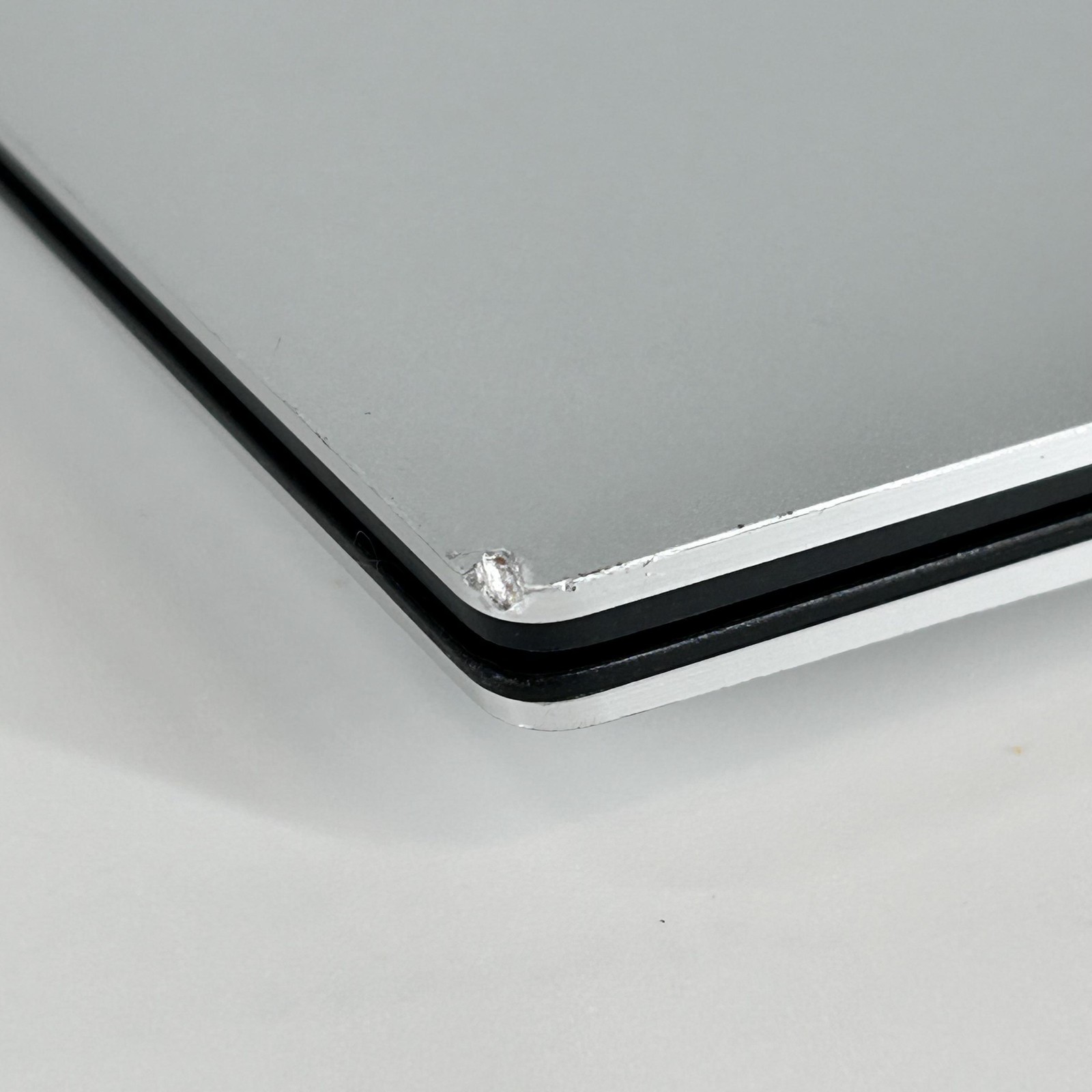 Dell XPS 15 9530 FHD+ 2.4 GHz i7-13700H 32GB 1TB SSD Arc A370M – WHITE SPOTS