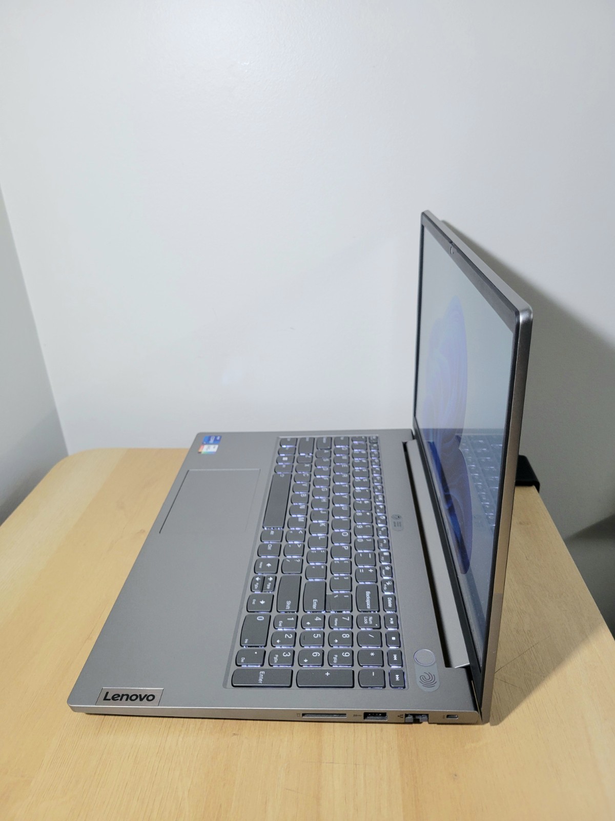 Lenovo ThinkBook G2 i7-1165G7 16GB RAM 512GB SSD 15.6″ Touchscreen . Very Good