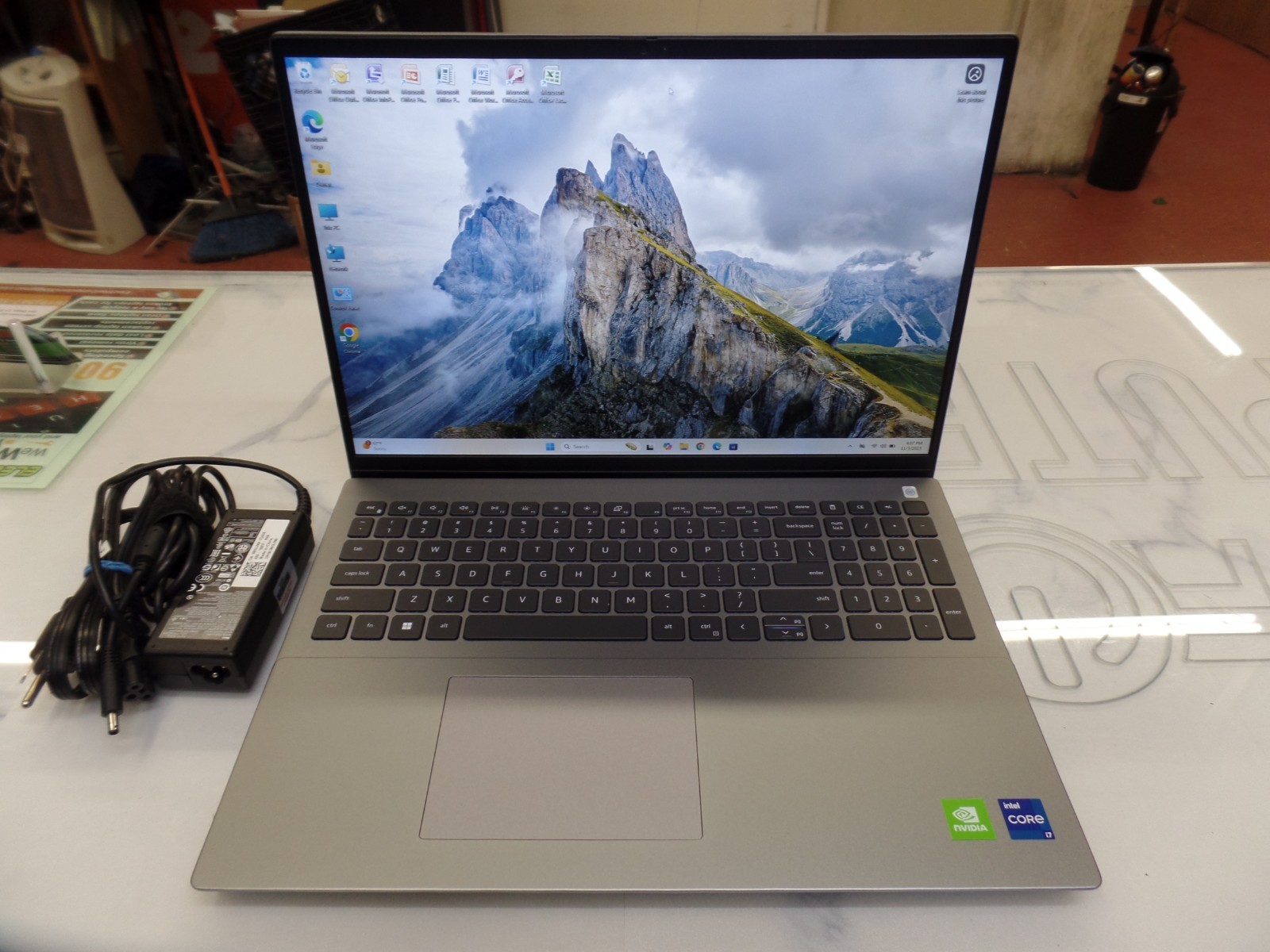 Dell Vostro 5620 16″ i7-1260P 2.10GHz 16GB 512GB SSD W11P GeForce MX570 Warranty