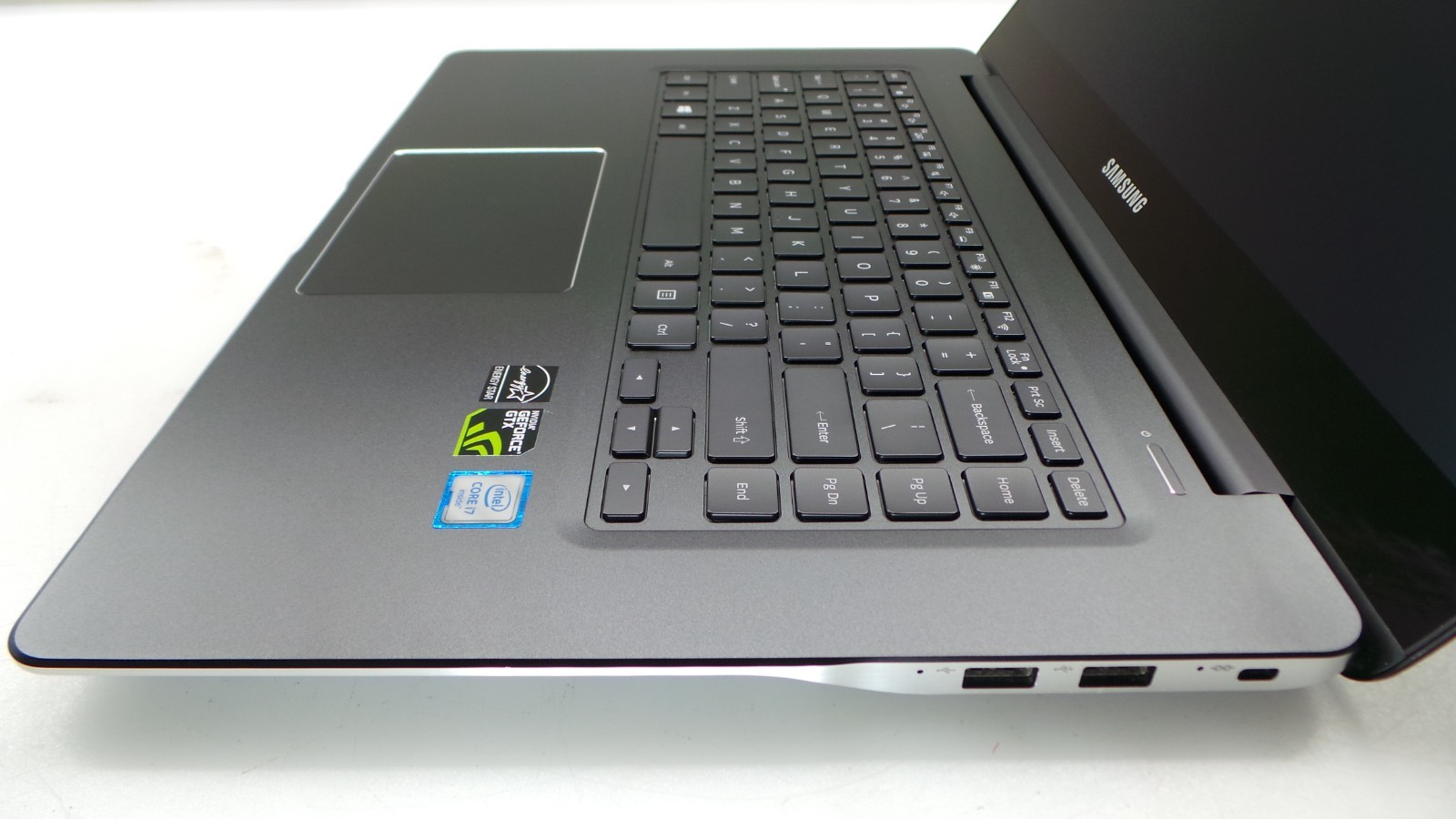 Samsung Notebook NP940Z5L | 15.6″ | i7-6700HQ | 8GB 256GB SSD | Touchscreen