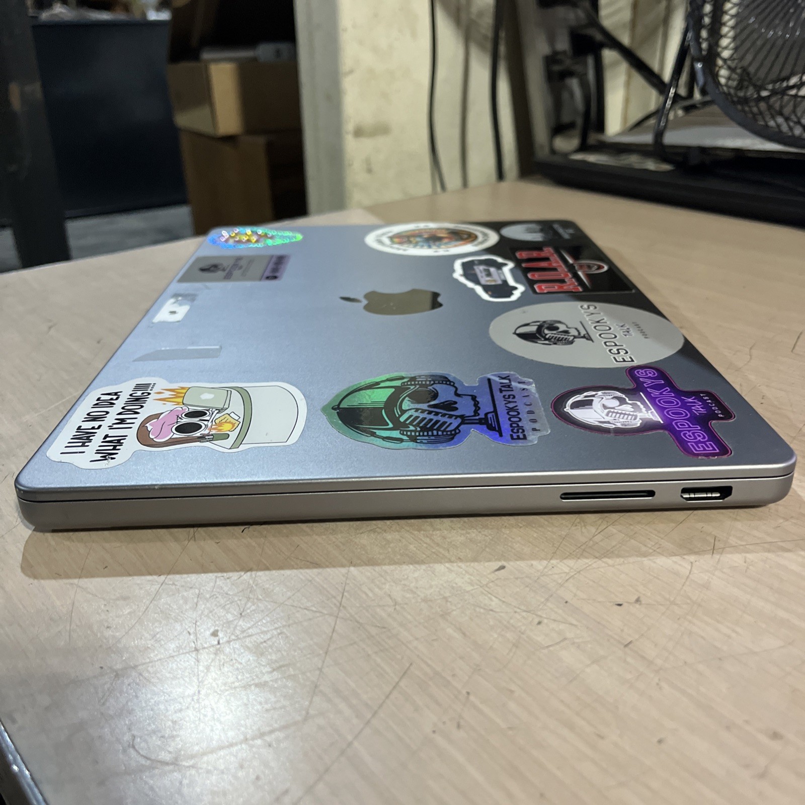 APPLE MACBOOK PRO A2918 M3 8GB RAM 512SSD