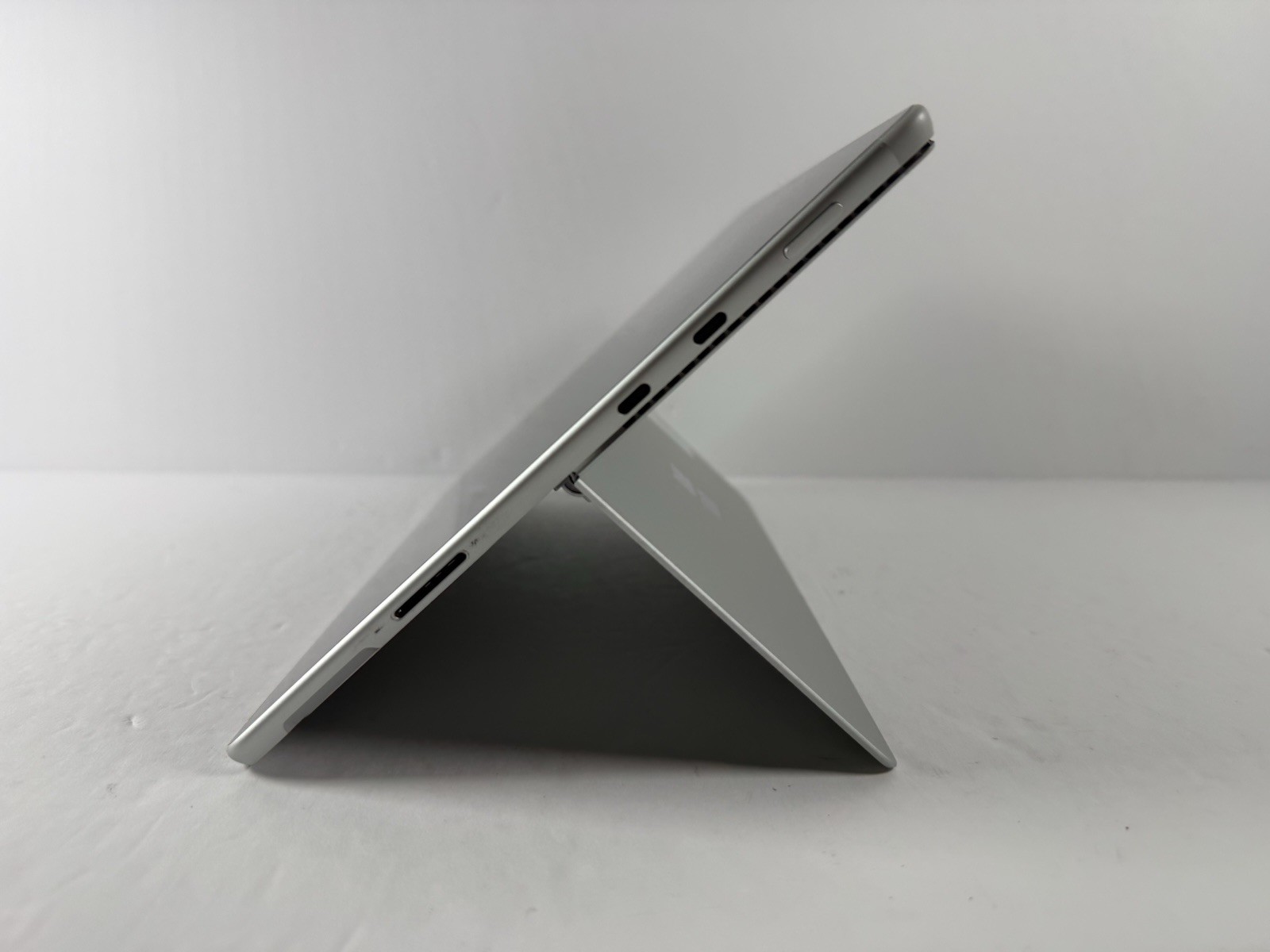 Microsoft Surface Pro 8 (1982) i5-1145G7 – 16GB RAM – 256GB 120Hz – Win 11 Pro