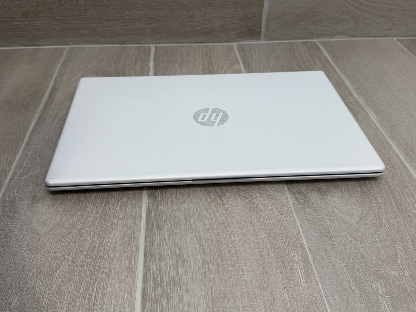 HP Omnibook 3 15-FN0661NR 15.6″ Ryzen Al 5 340 8GB RAM 512GB NVMe SSD Win-11