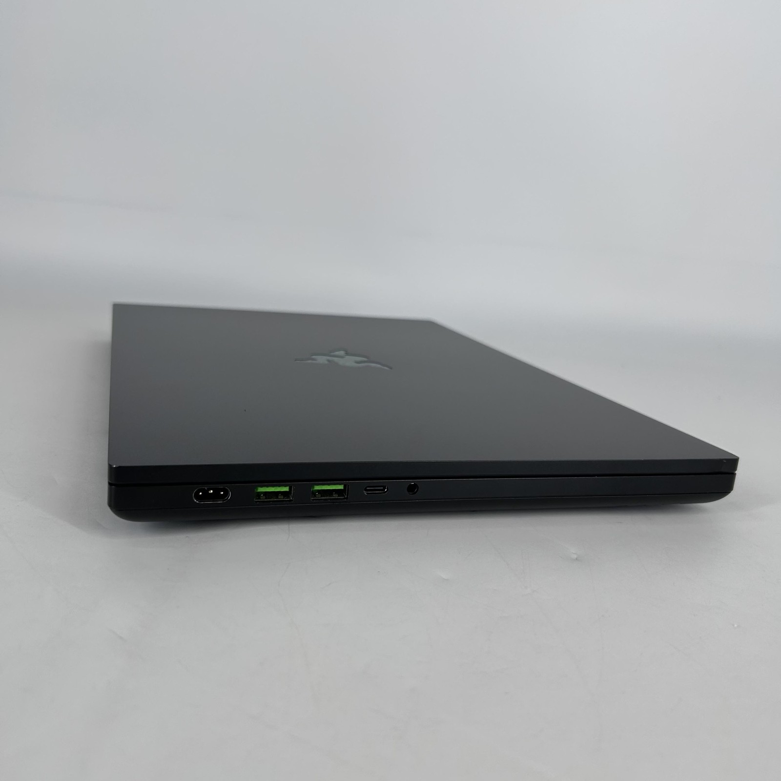 Razer Blade 16 120Hz UHD+ 2.2 GHz i9-13950HX 32GB 1TB/1TB NVIDIA RTX 4090 READ
