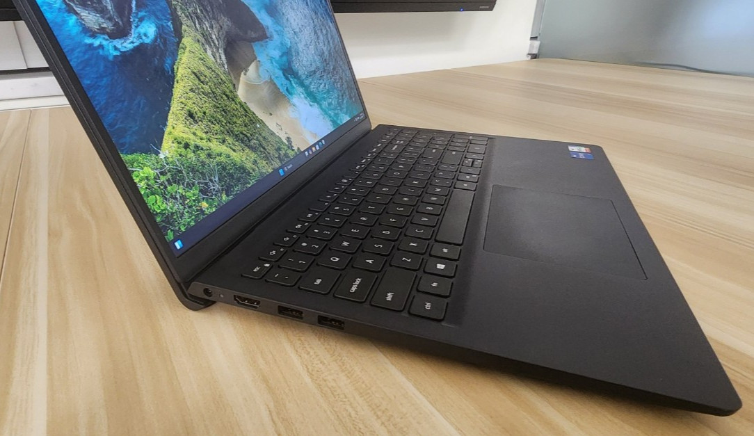 Dell Inspiron 3511 15.6″ Touch, 1TB SSD, Core i7 11th Gen. 32GB DDR