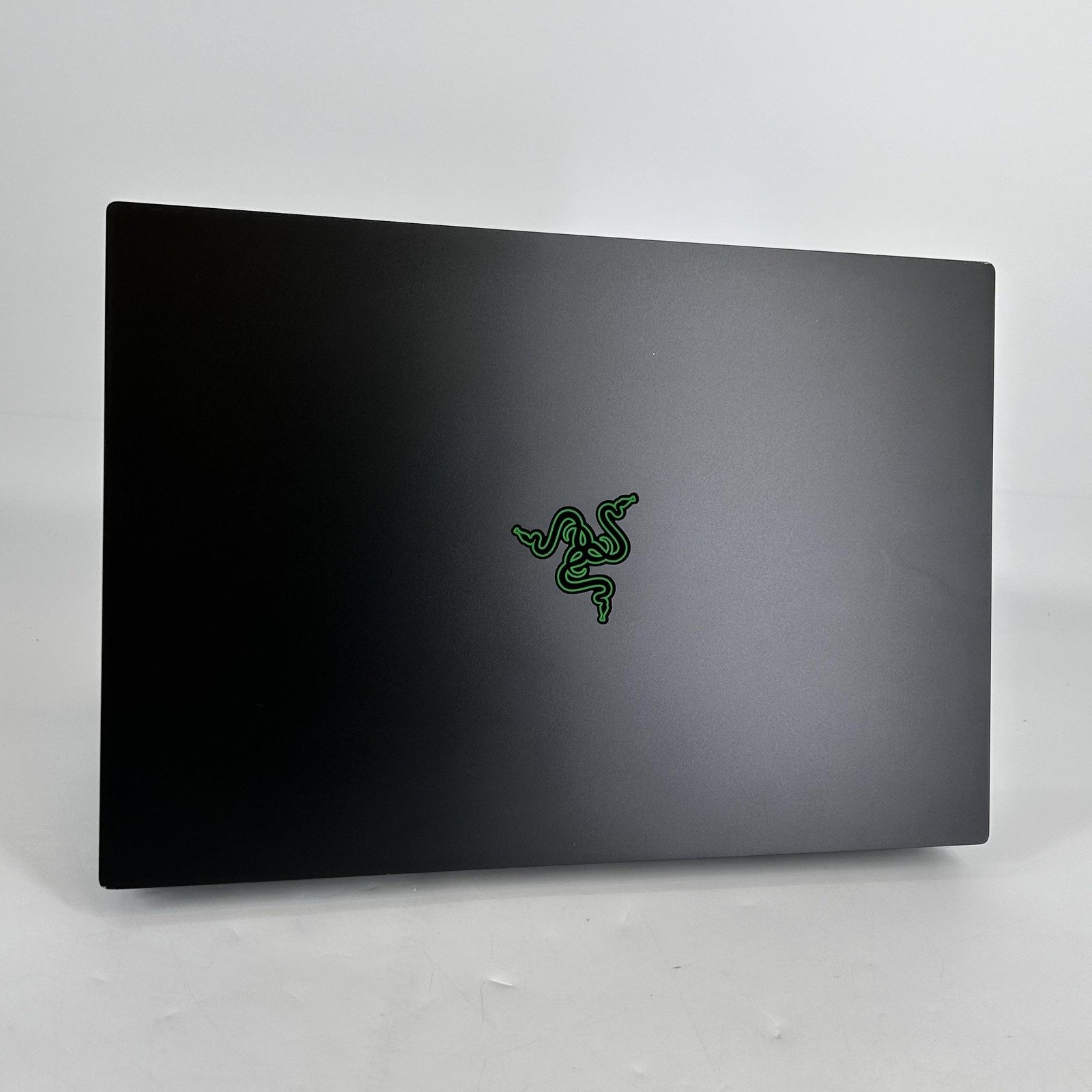 Razer Blade 16 120Hz UHD+ 2.2 GHz i9-13950HX 32GB 1TB/1TB NVIDIA RTX 4090 READ