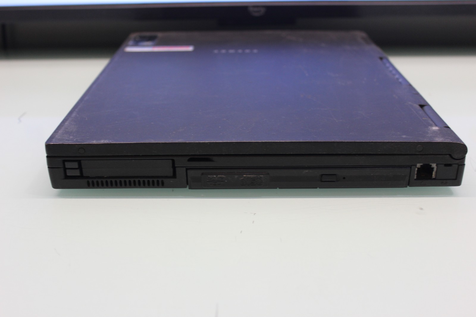 #28 Vintage Compaq Armada M700 Pentium III 128 MB ram, 14.1″ screen WINDOW 2000