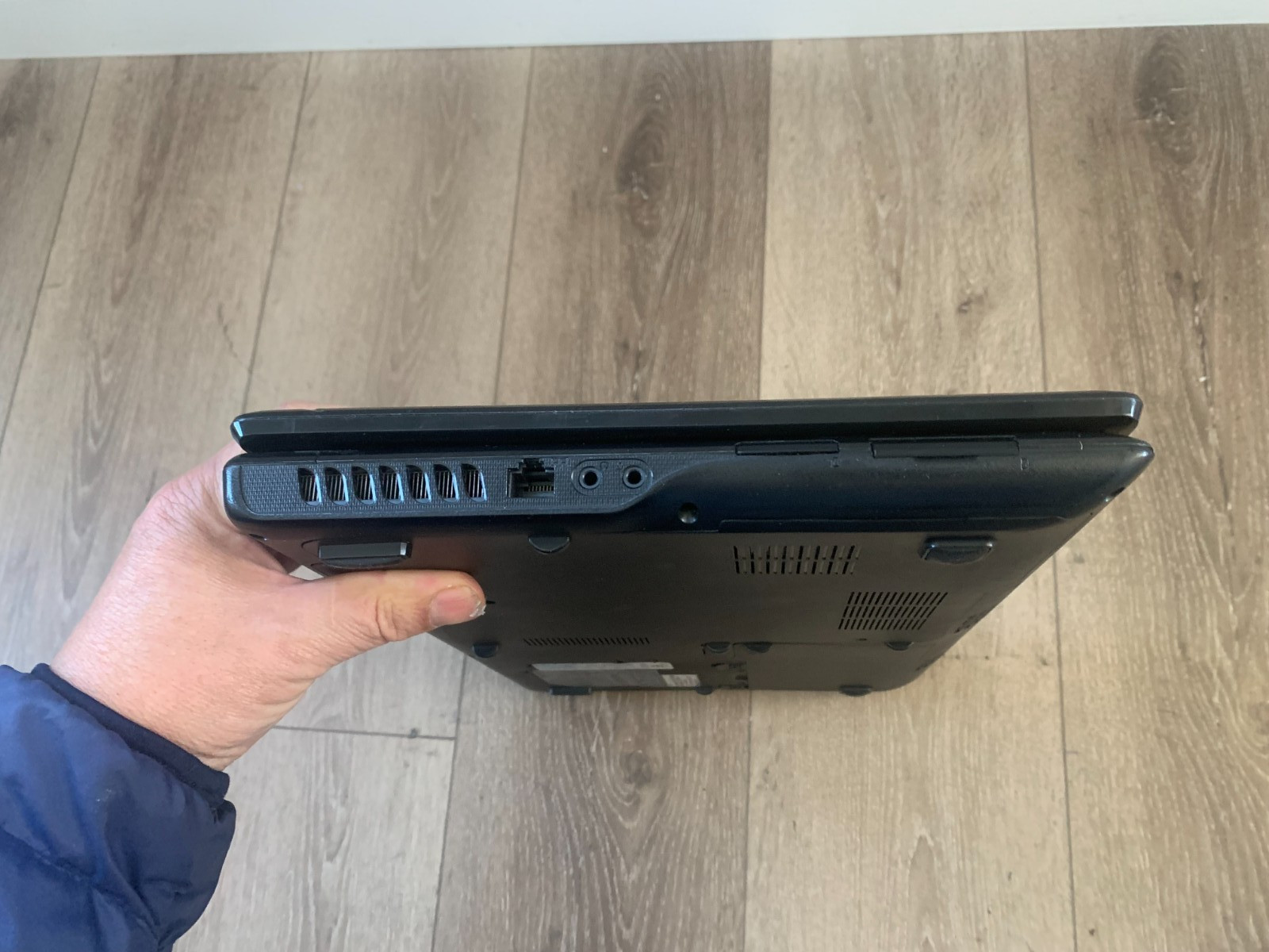 MIS A6200 MS-1681 15.6” Intel Core i3 M370 2.40GHz 4GB RAM 320GB HDD Win 10 Pro