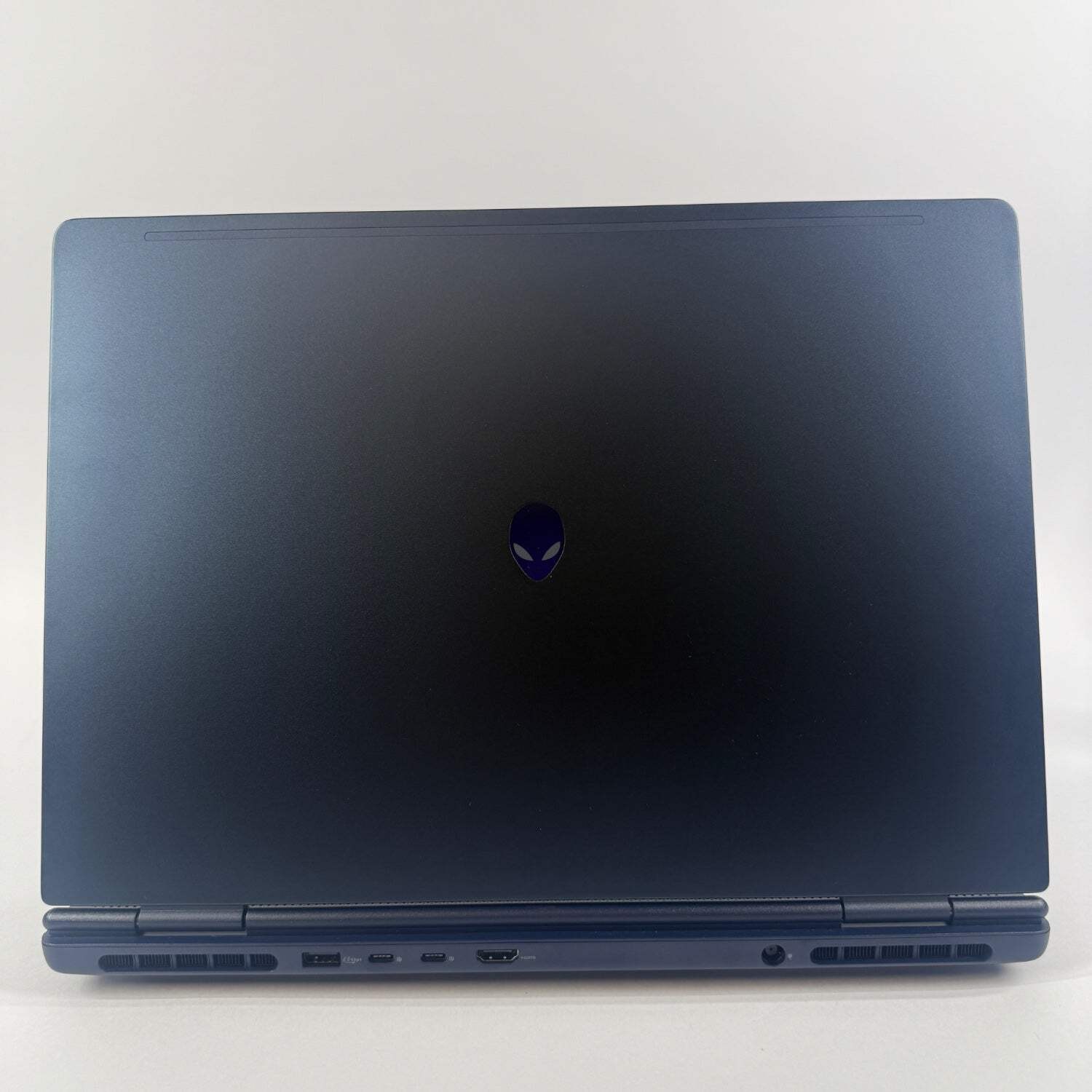 Alienware 16 Aurora 16″ Core 7 240H 2.5GHz 16GB RAM 512GB SSD RTX 5050 Open Box