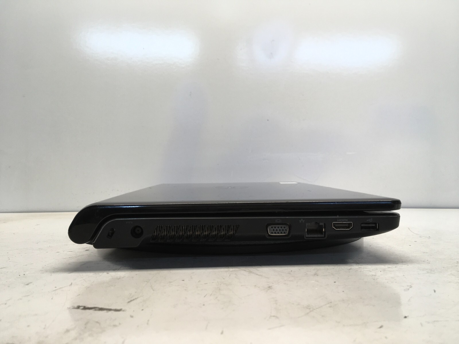 Dell Inspiron 1564 Intel i3-M330 2.13GHz 2 GB NO HDD No Batt