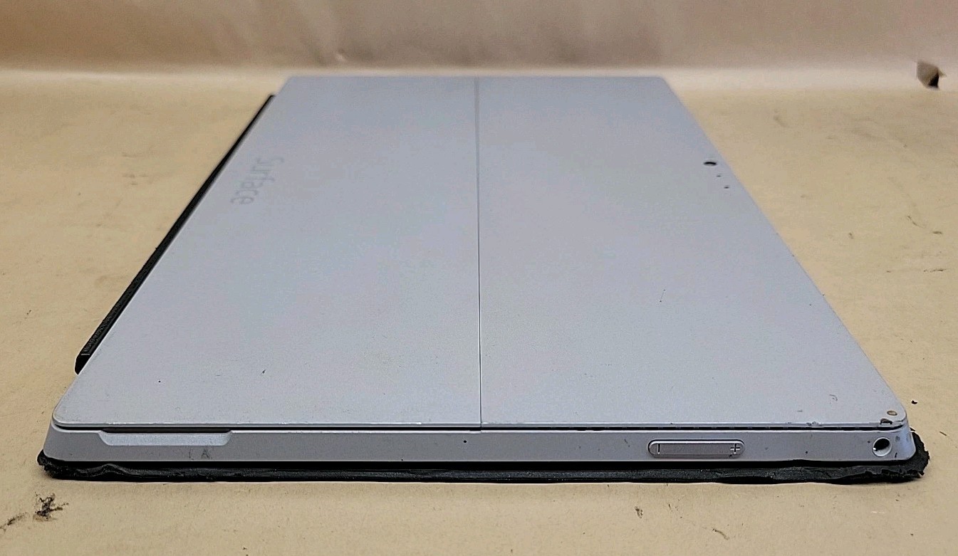 Microsoft Surface Pro 3, Intel Core i7-4650U @ 1.7GHz, 8GB RAM, 256GB SSD, W10P