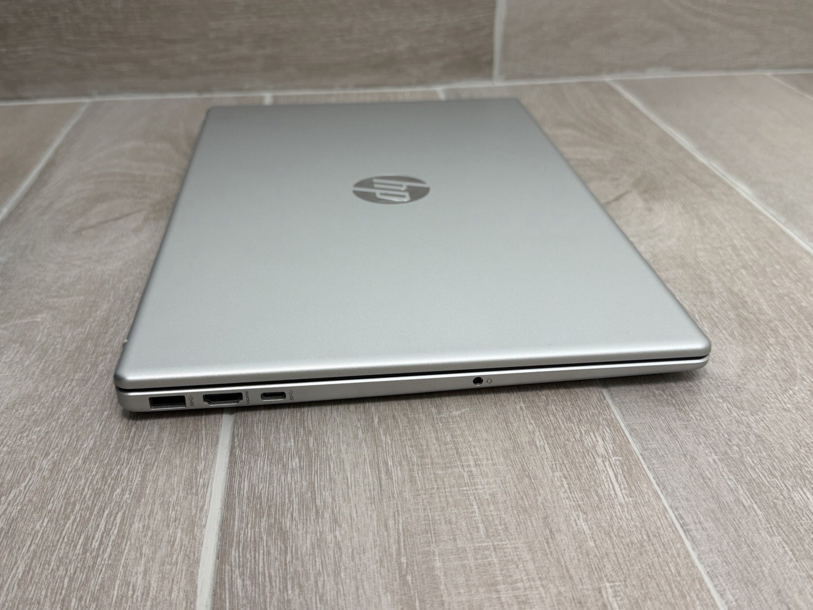 HP Laptop 15-FC0245DX 15.6″ Touch Laptop Ryzen 5 7520U 16GB RAM 256GB NVMe SSD