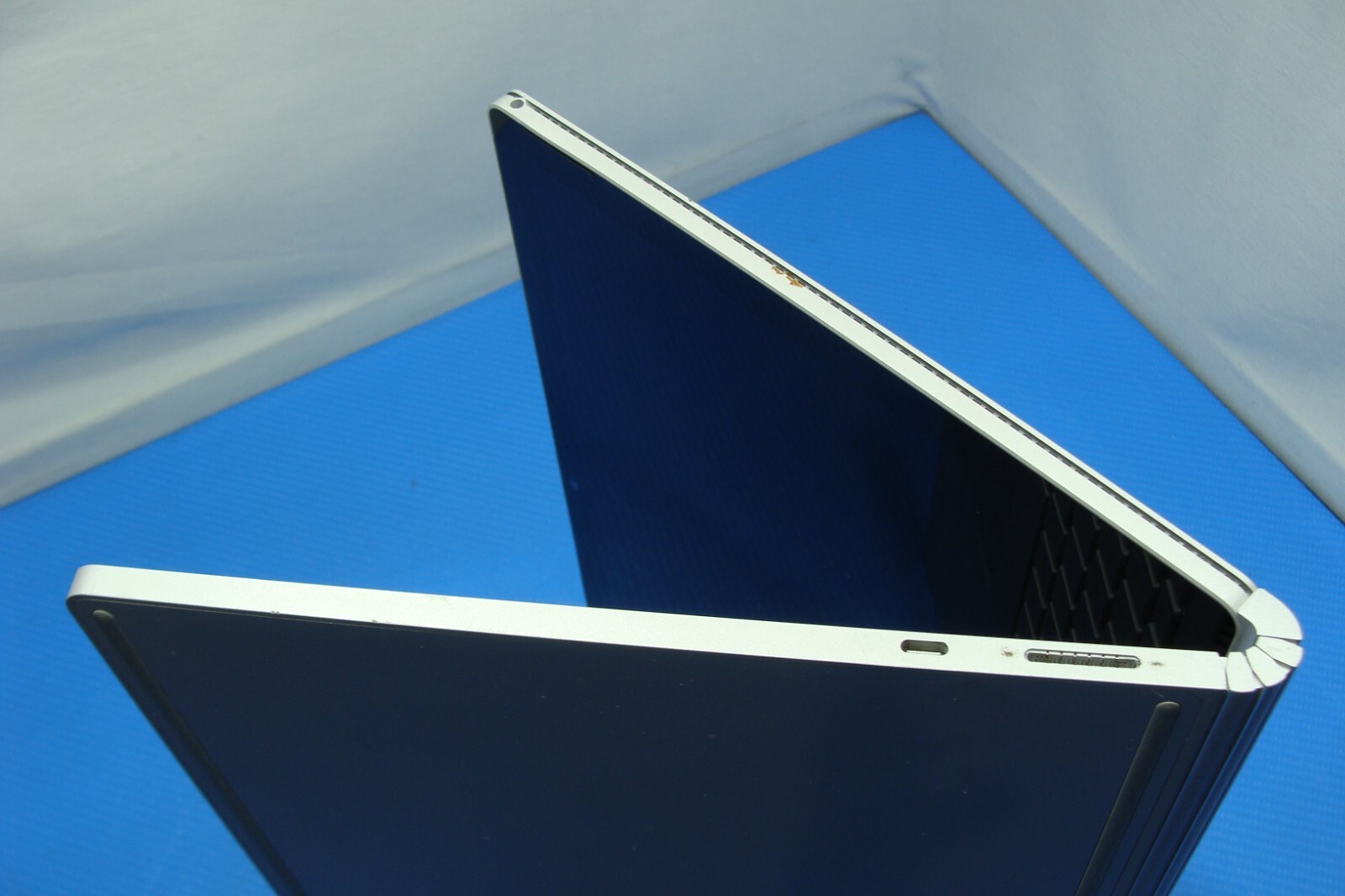 Microsoft Surface Book 2 1832 13.5″TOUCH i7-8650U 1.9GHz 8GB 1TB SSD BAD Battery