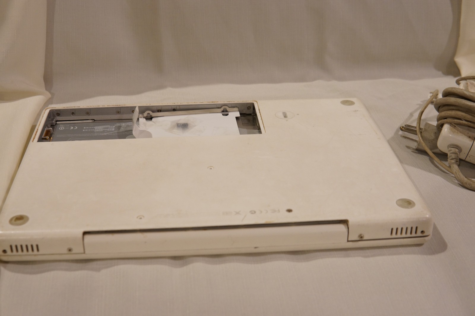 Lot of Laptops for parts. MacBook A1181, Toshiba P300D, Clevo W650SH