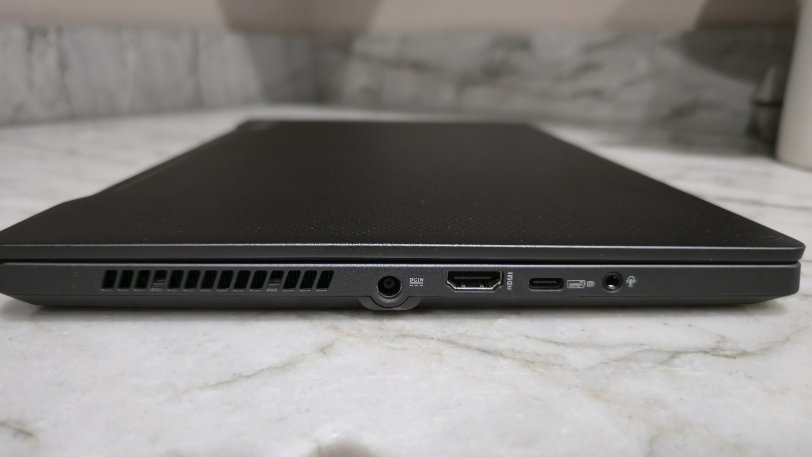 ASUS ROG Zephyrus G14 16 GB, 512GB NVIDIA GeForce GTX 1650 10/10 Condition