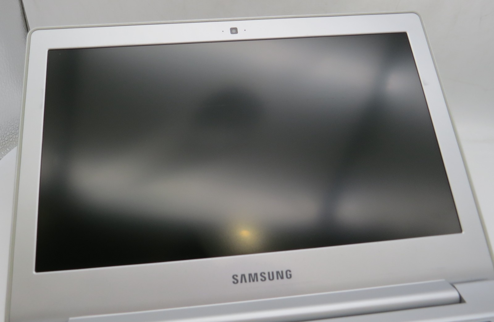 Samsung Chromebook-11.6″-Celeron-N2840@2.1GHz-2GB RAM-16GB internal-NO OS