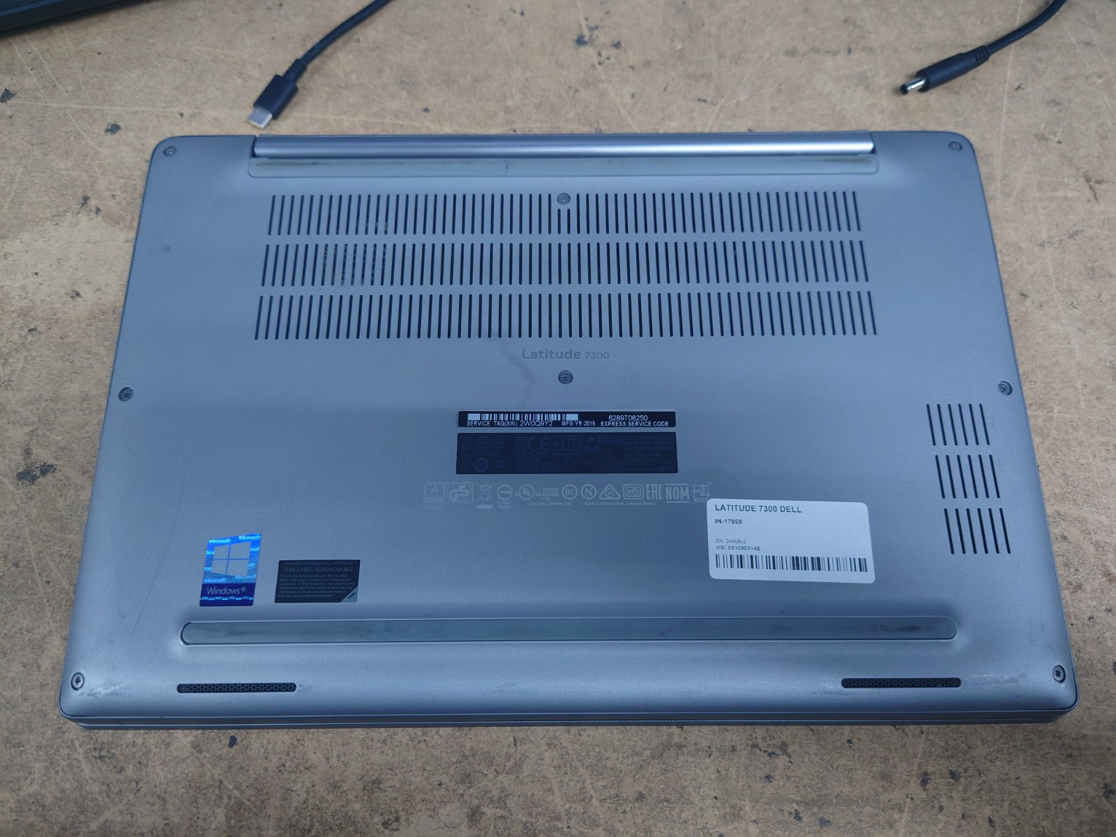 Dell Latitude 7300 13.3″ FHD i7-8665U 8GB RAM No OS/SSD *DAMAGED LCD*