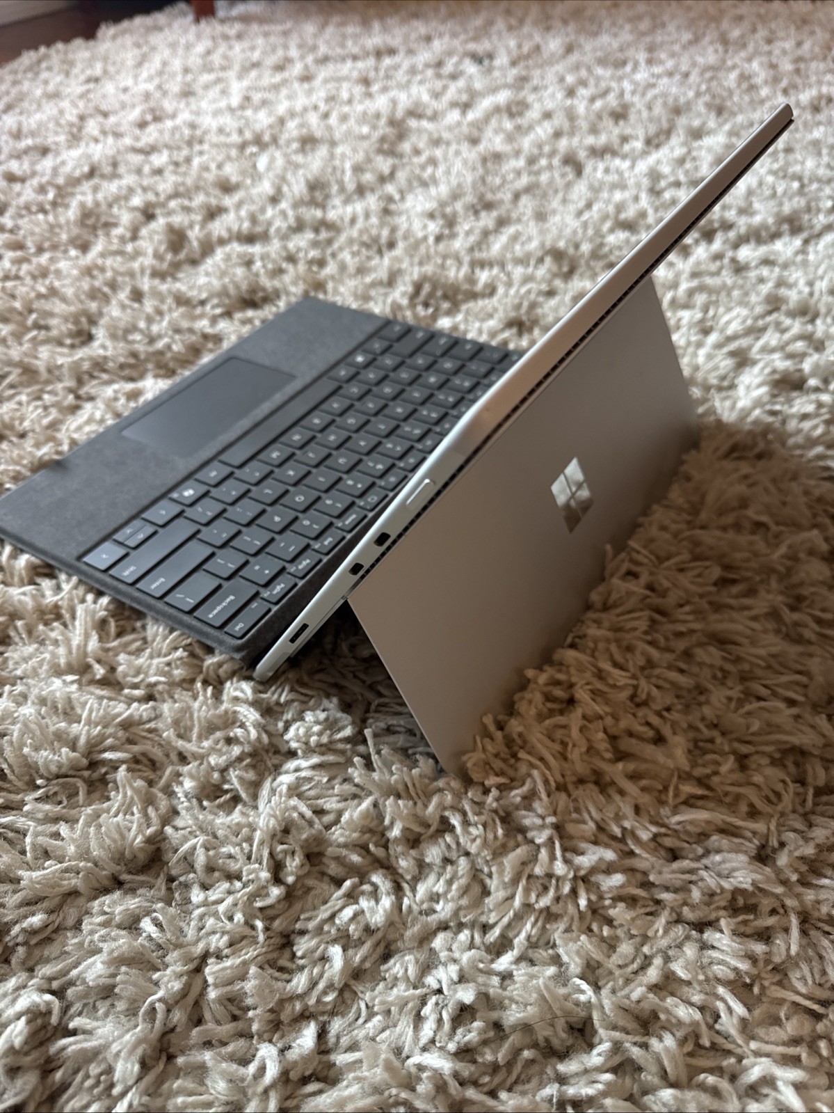Microsoft Surface 8, Win 11 Pro, I5/128mb/8gb/2.60ghz