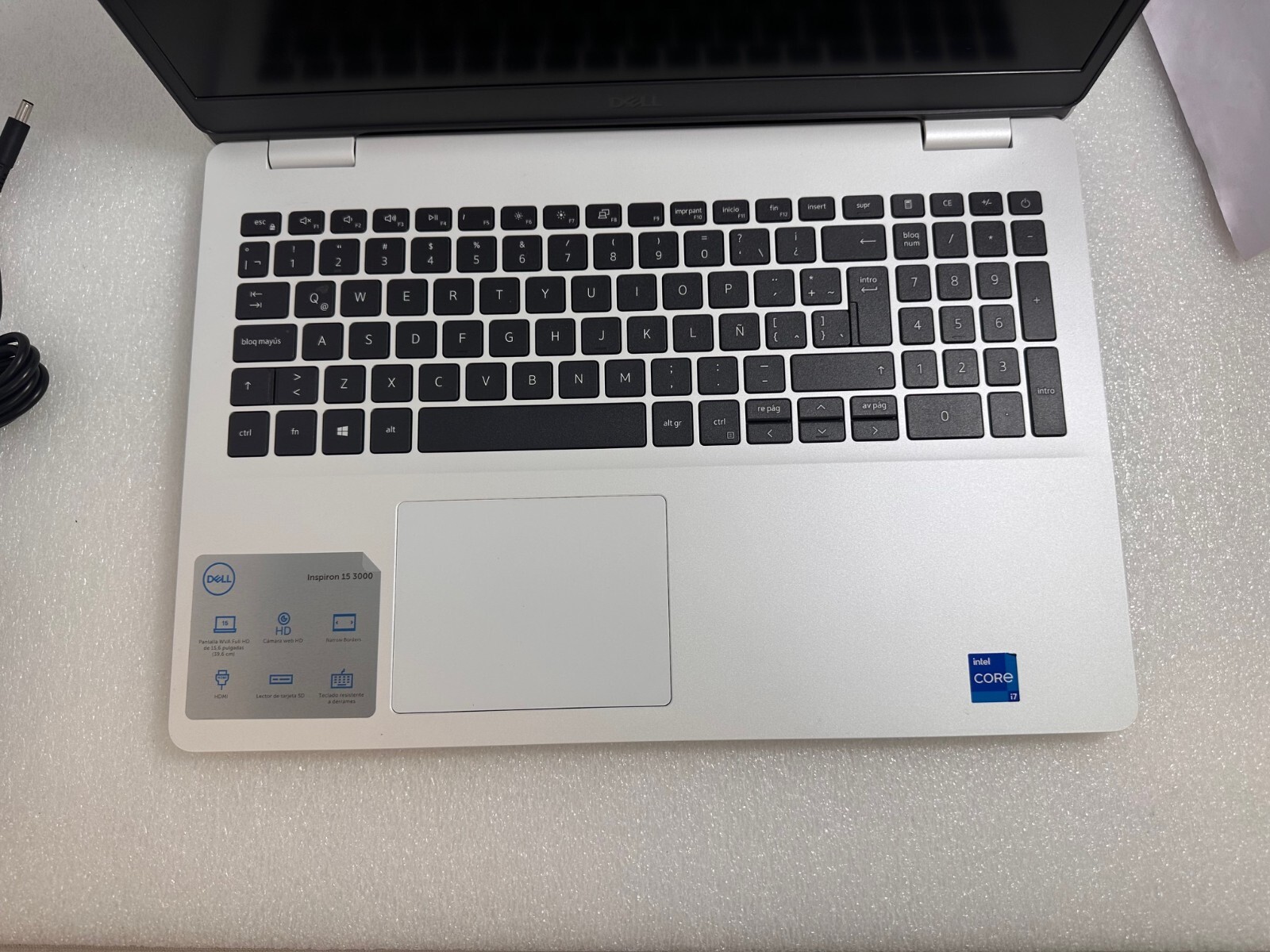 Dell Inspiron 3501 15.6″ FHD Intel Core i7-1165G7 8gb ram 256gb PCIe Win 11