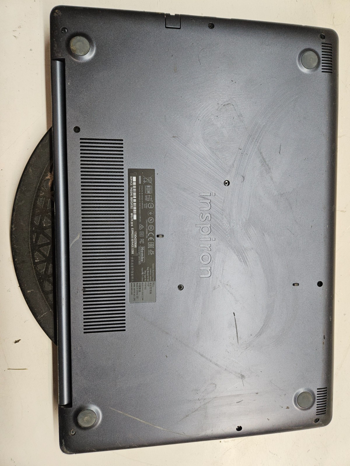 Dell Inspiron 5575 AMD Ryzen 5 2500U 3.6GHz 4GB 1TB HDD WIN 10