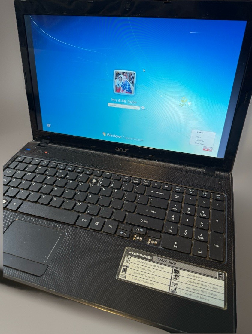 Acer Aspire 5742Z Laptop Intel Pentium P6100 3GB RAM 320GB HDD 15.6″ LED – AS IS