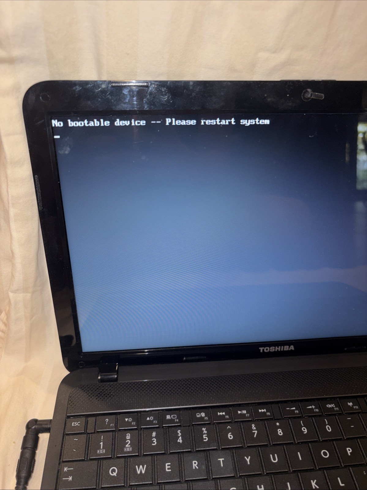 toshiba Satellite c855d-s5116 15.6″ Notebook AMD A6-4400M 2.70 GHz, 4 GB NO HD