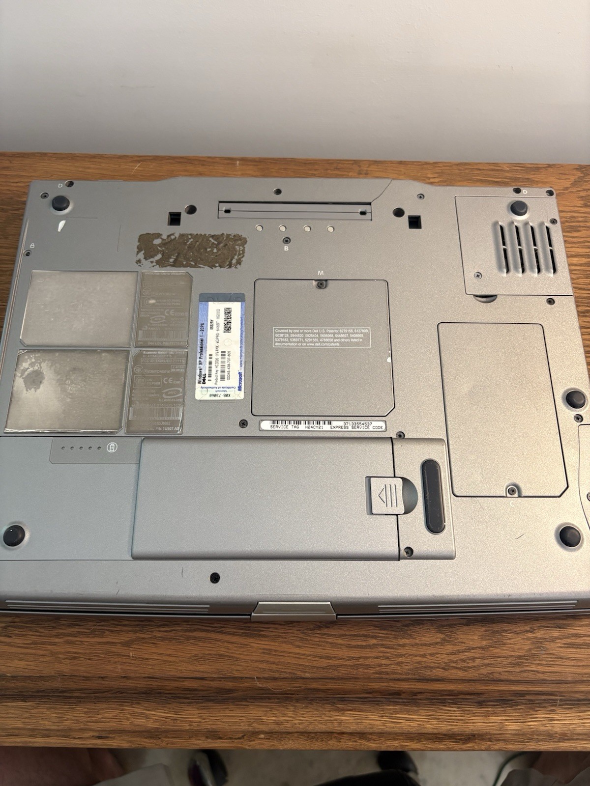 Dell Latitude D800 Laptop Windows XPPro Pentium M 1.7GHz 1GB RAM 120GB HDDTested