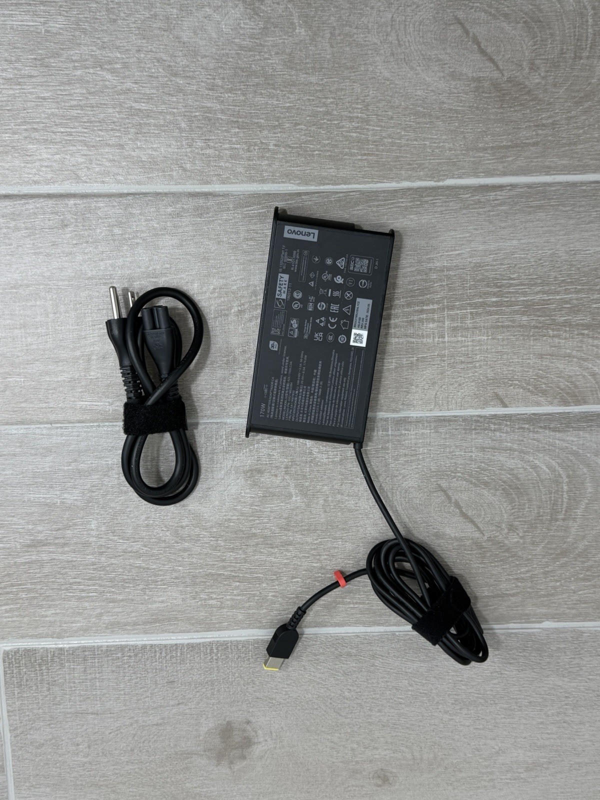 Lenovo LOQ 15ARP9 15.6″ Ryzen 7 7435HS GeForce RT 4060 16GB RAM 512GB NVMe SSD