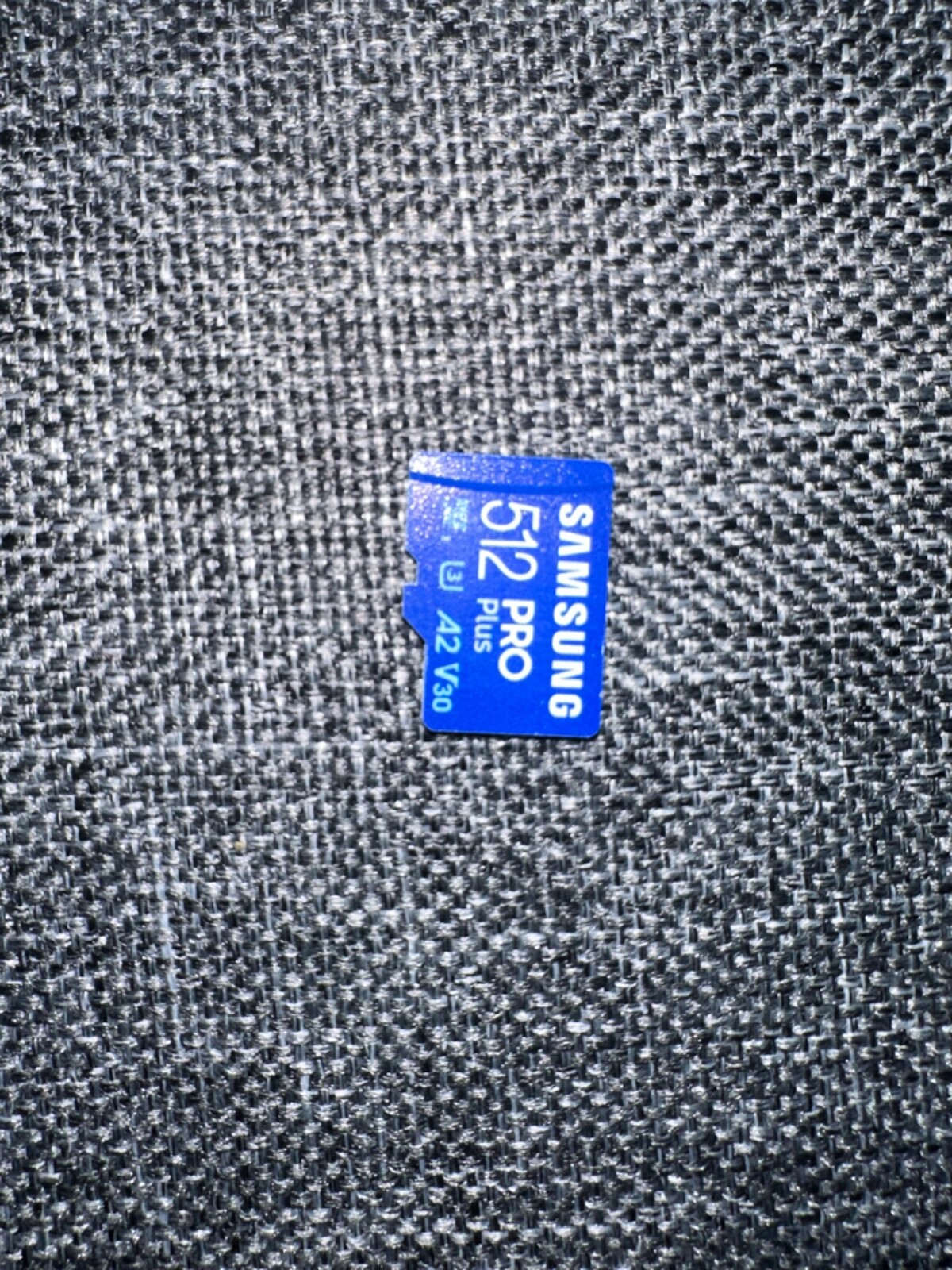 ASUS ROG ALLY Z1 EXTREME WITH A 512GB SSD MEMORY CARD
