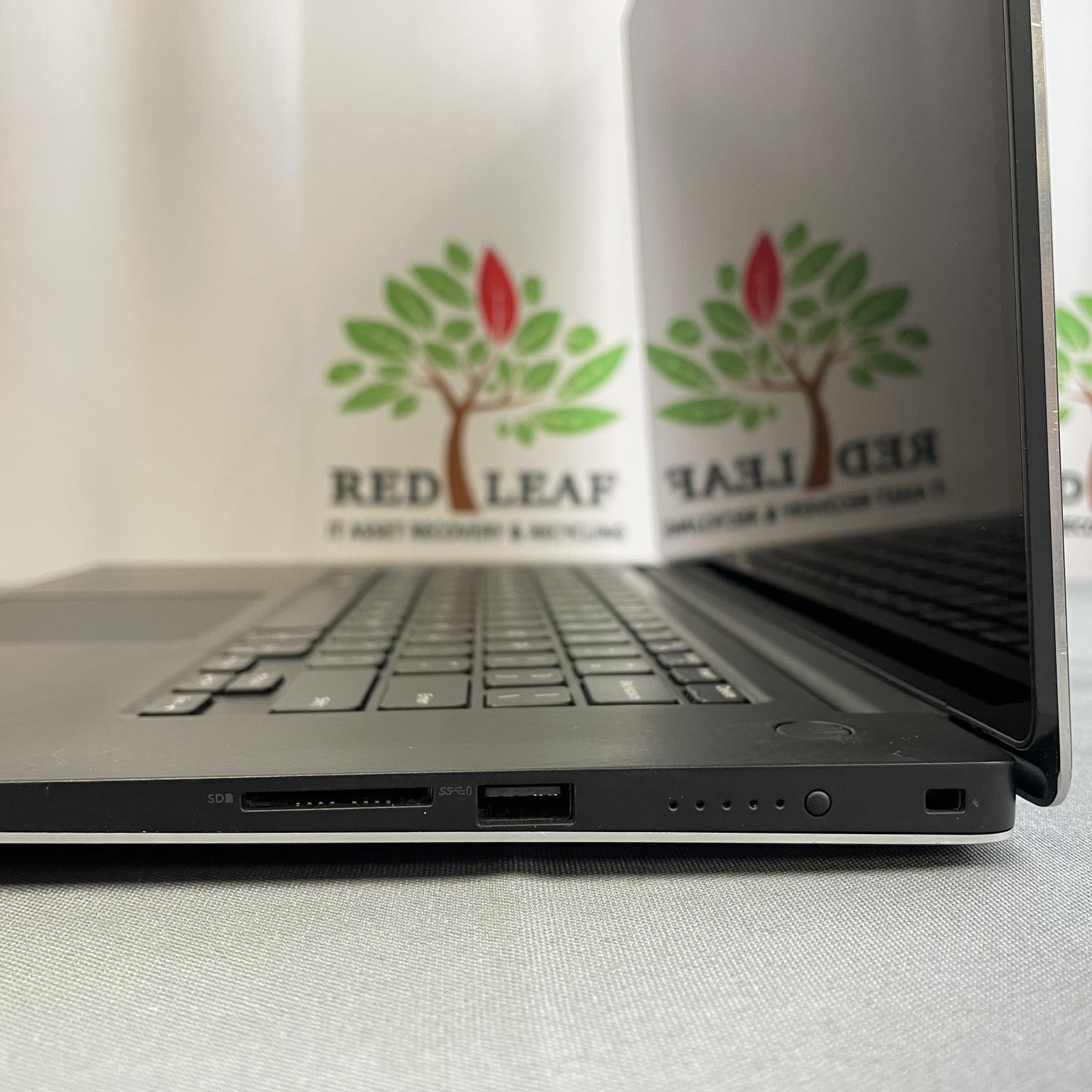 DELL Precision 5530 4K Touch, i9-8950HK 16GB 512GB NVMe | B/C, Excellent Battery